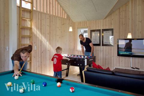 Neben den vielen Stunden, die man im Poolbereich verbringen kann, hat das Haus noch Weiteres zu bieten. Es gibt nämlich einen Aktivitätenraum mit Kicker, Billard/Tischtennis und Dart