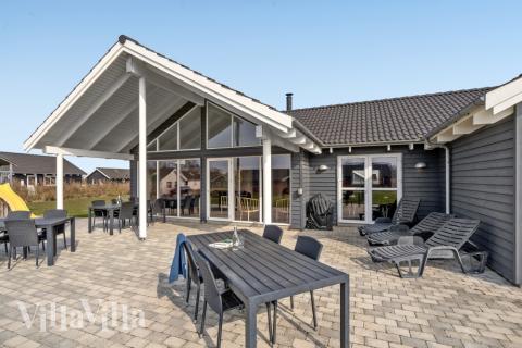 Das Luxusferienhaus Nr. 260 hat eine tolle Terrasse, die mit hochwertigen Gartenmöbeln für 16 Personen ausgestattet ist.