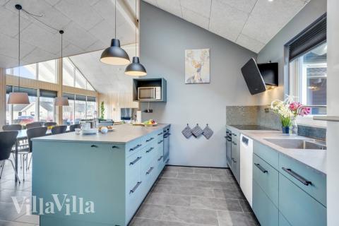 Gut ausgestattete Küche im Luxusferienhaus Nr. 260 in Südjütland.