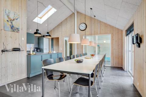 Aufenthaltsraum mit Platz für 16 im Luxusferienhaus Nr. 260.