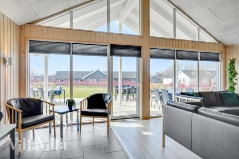 Die Couch im Luxusferienhaus Nr. 260 in Südjütland lädt zu Gesellschaftsspielen oder zu Kinoabenden ein.