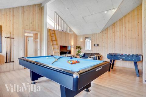 Aktivitätsraum im Luxusferienhaus Nr. 260 mit 6 Schlafzimmern und Platz für 16 Gäste.