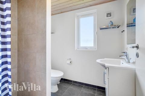 Eines der Badezimmer im Luxusferienhaus Nr. 260