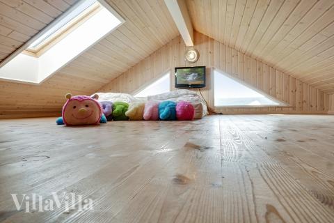 Einige der 20 Schlafgelegenheiten befinden sich im Luxusferienhaus Nr. 237 auf dem ausgebauten Dachboden