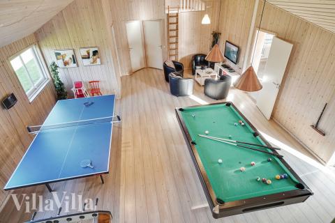 Neben den vielen schönen Stunden, die man im Poolbereich des Hauses verbringen kann, bietet das Luxusferienhaus 237 auch Spielevergnügen bei Billard/Tischtennis und Darts