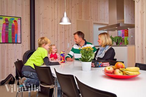 Das Wohnzimmer ist wundervoll lichtdurchflutet und geräumig und bildet denn natürlichen Sammelpunkt der Anlage