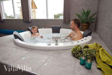 Der Whirlpool lädt zum Relaxen und „es sich gut gehen lassen“ ein