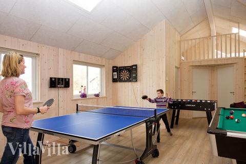 Im Aktivitätenraum gibt es keine Ausrede mehr: Billard, Tischtennis, Dart und Tischfussball wollen ausgiebig gespielt werden