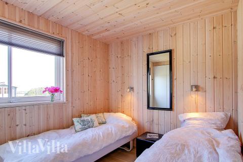 Die Schlafzimmer sind Hell und mit Boxmatratzen und Einbauschränken ausgestattet