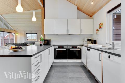 Die Küche in dem Luxusferienhaus Nr. 280 ist so gut ausgestattet, dass man problemlos Mahlzeiten für 18 Personen zubereiten kann.