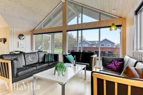 Die Couchecke im Luxusferienhaus Nr. 280 in Südjütland.