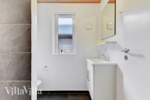 Im Luxusferienhaus Nr. 280 für 18 Personen gibt es Bad mit Dusche.