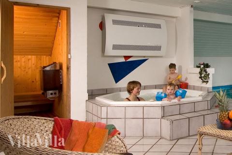 Im Whirlpool (Standwasser) darf nach dem Schwimmtraining ordentlich entspannt werden 