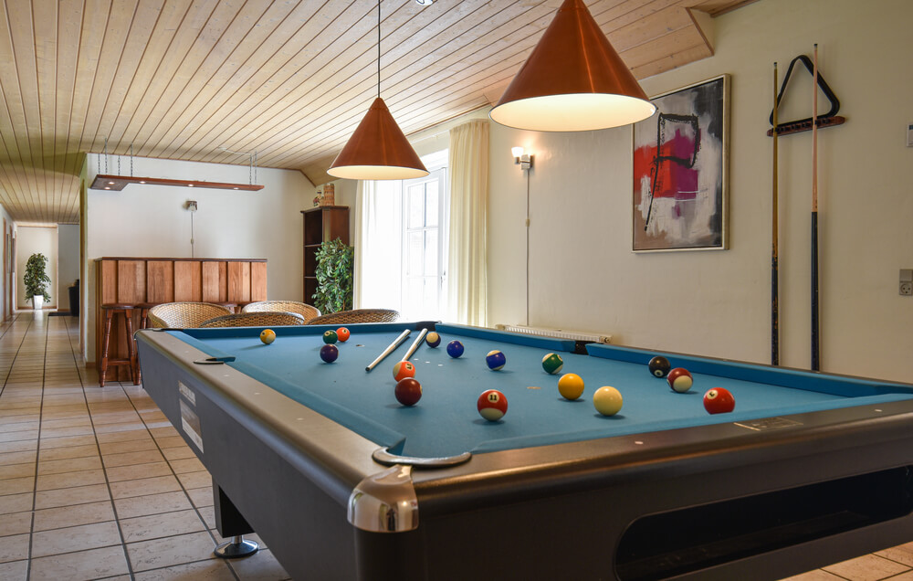 Treten Sie in Billard, Tischtennis, Airhockey, Dart, Kicker und and der Playstation 2 gegeneinander an