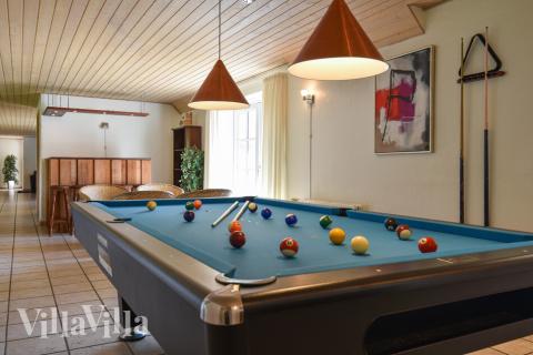 Treten Sie in Billard, Tischtennis, Airhockey, Dart, Kicker und and der Playstation 2 gegeneinander an