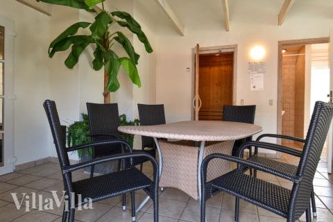 Der schicke Pool im Luxusferienhaus Nr. 146 für 24 Personen