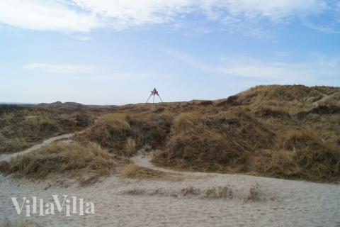 Der Strand in der Nähe von Luxusferienhaus Nr. 146 in Westjütland lädt zum Spazierengehen ein.