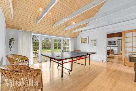 Neben den vielen schönen Stunden, die man im Poolbereich des Hauses verbringen kann, bietet das Luxusferienhaus 145 auch Spielevergnügen bei Billard/Tischtennis und Darts