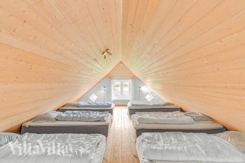 Einige der 22 Schlafgelegenheiten befinden sich im Luxusferienhaus Nr. 145 auf dem ausgebauten Dachboden