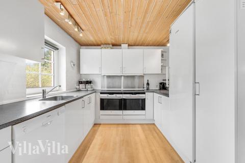 Die Küche in dem Luxusferienhaus Nr. 145 ist so gut ausgestattet, dass man problemlos Mahlzeiten für 22 Personen zubereiten kann.