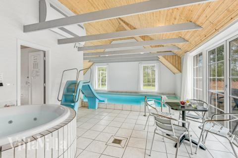 Der schicke Pool im Luxusferienhaus Nr. 145 für 22 Personen