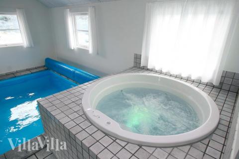 Genießen Sie den warmen Whirlpool im Luxusferienhaus Nr. 168 in Westjütland