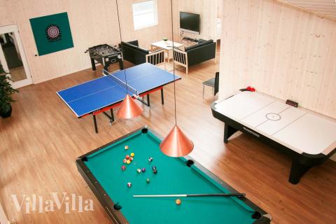 Neben den vielen schönen Stunden, die man im Poolbereich des Hauses verbringen kann, bietet das Luxusferienhaus 168 auch Spielevergnügen bei Billard/Tischtennis und Darts
