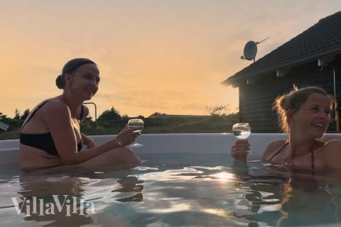 Neben den vielen schönen Stunden, die man im Poolbereich des Hauses verbringen kann, bietet das Luxusferienhaus 168 auch zahlreiche Freizeitangebote im Freien