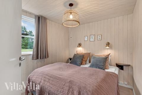 Die Schlafzimmer sind mit Einzel- und Doppelbetten sowie Einbauschränken ausgestattet