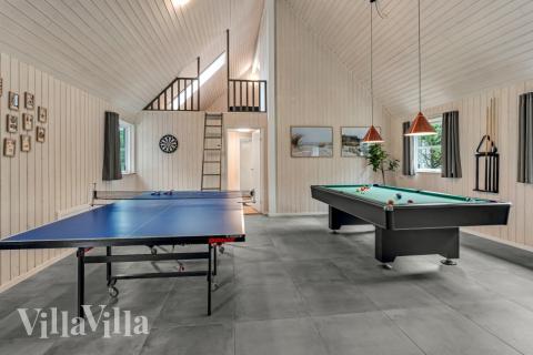 Aktivitätsraum im Luxusferienhaus Nr. 189 mit 10 Schlafzimmern und Platz für 24 Gäste.