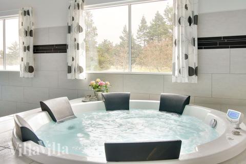 Nach einem spannenden Ferientag kann man sich herrlich im Whirlpool oder in der Sauna entspannen