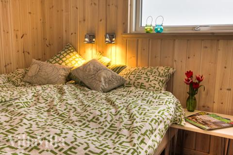 Die Schlafzimmer sind hell und freundlich eingerichtet und mit Boxmatratzen und Einbauschränken ausgestattet