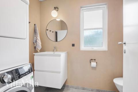 Im Luxusferienhaus Nr. 167 für 24 Personen gibt es Bad mit Dusche.