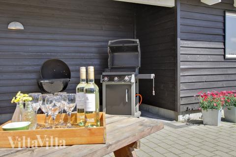 Genießen Sie einen Grillabend auf der Terrasse des Luxusferienhauses Nr. 176 in Westjütland
