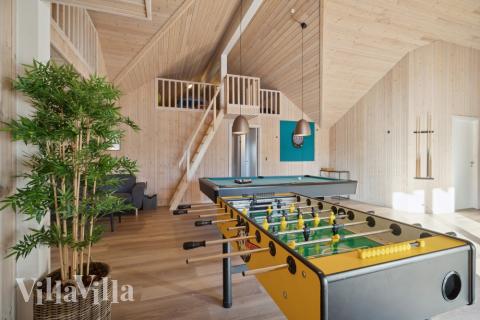 Aktivitätsraum im Luxusferienhaus Nr. 176 mit 9 Schlafzimmern und Platz für 24 Gäste.