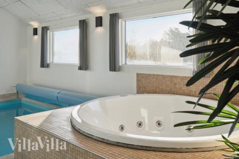 Genießen Sie den warmen Whirlpool im Luxusferienhaus Nr. 176 in Westjütland