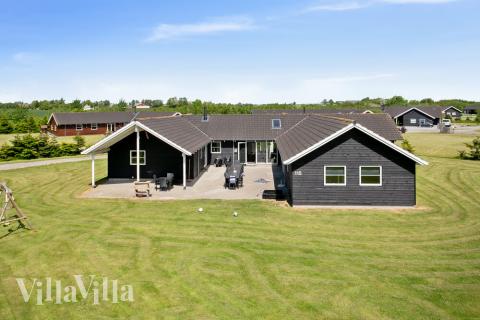 Dieses schöne Poolhaus in Marielyst bildet den perfekten Rahmen für ereignisreiche Ferien mit Familie und Freunden