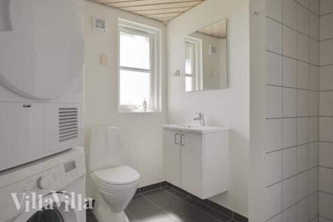 Eines der Badezimmer im Luxusferienhaus Nr. 207