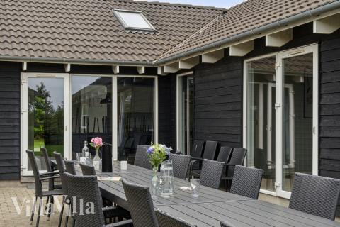 Das Luxusferienhaus Nr. 207 hat eine tolle Terrasse, die mit hochwertigen Gartenmöbeln für 26 Personen ausgestattet ist.