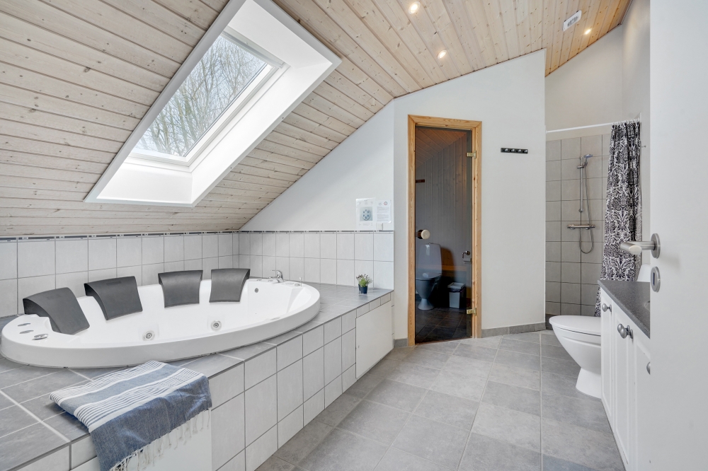 Genießen Sie den warmen Whirlpool im Luxusferienhaus Nr. 232 in Lolland/Falster/Mön