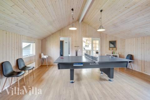 Neben den vielen schönen Stunden, die man im Poolbereich des Hauses verbringen kann, bietet das Luxusferienhaus 232 auch Spielevergnügen bei Billard/Tischtennis und Darts