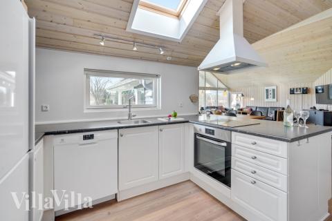 Die Küche in dem Luxusferienhaus Nr. 232 ist so gut ausgestattet, dass man problemlos Mahlzeiten für 10 Personen zubereiten kann.