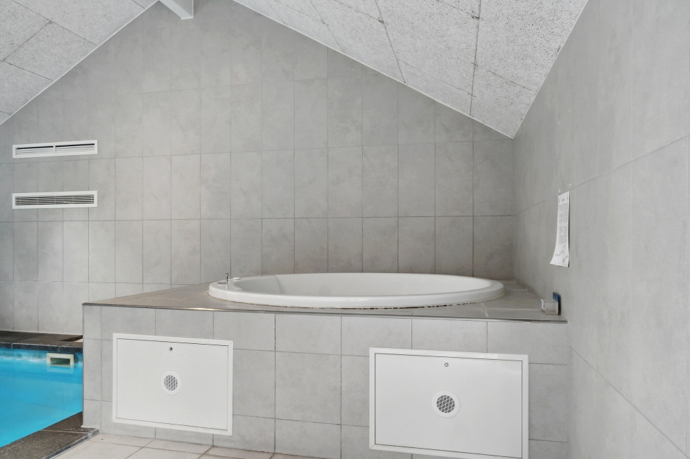 Genießen Sie den warmen Whirlpool im Luxusferienhaus Nr. 212 in Lolland/Falster/Mön