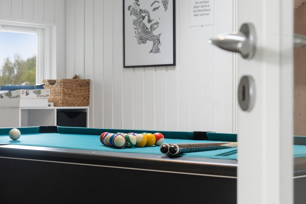 Neben den vielen schönen Stunden, die man im Poolbereich des Hauses verbringen kann, bietet das Luxusferienhaus 212 auch Spielevergnügen bei Billard/Tischtennis und Darts