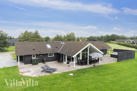 Dieses schöne Poolhaus Nr. 212 mit Platz für 14 Personen liegt in Lolland/Falster/Mön