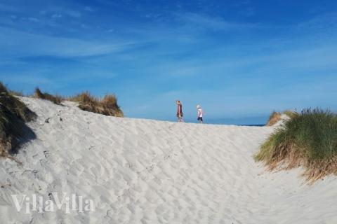 Der Strand in der Nähe von Luxusferienhaus Nr. 294 in Westjütland lädt zum Spazierengehen ein.