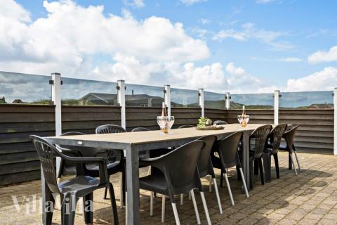 Genießen Sie einen Grillabend auf der Terrasse des Luxusferienhauses Nr. 294 in Westjütland