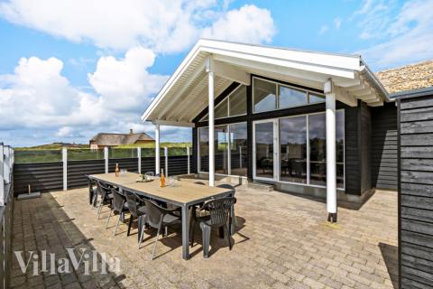 Das Luxusferienhaus Nr. 294 hat eine tolle Terrasse, die mit hochwertigen Gartenmöbeln für 18 Personen ausgestattet ist.