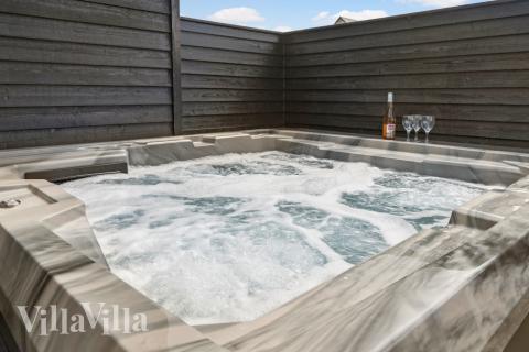 Das Luxusferienhaus Nr. 294 bietet u. a. einen tollen Whirlpool