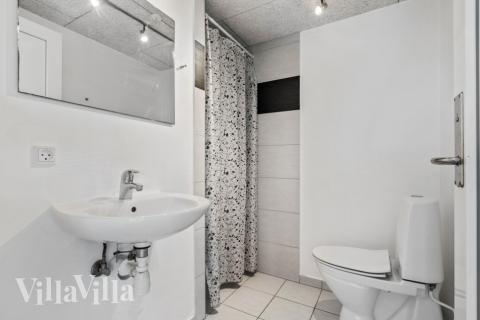 Eines der Badezimmer im Luxusferienhaus Nr. 294